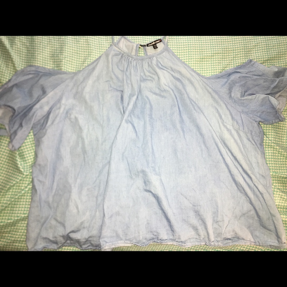 Cute trendy revealing shoulder shirt!!